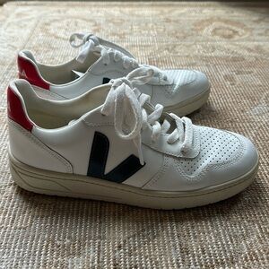 VEJA V-10 Women’s Sneakers in EU size 37 or US size 6